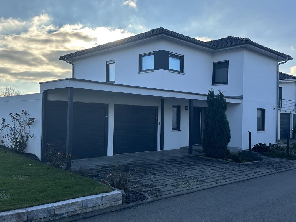 Wohntraum im Grünen - Modernes, frei stehendes Einfamilienhaus mit Chic und Charme! - Aussenansicht (38763)