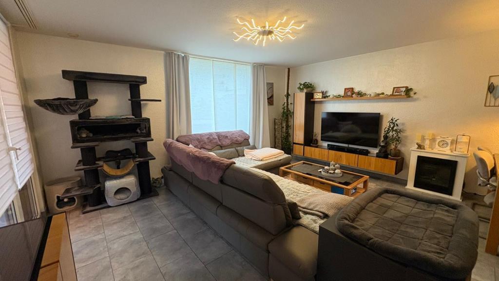 Ankommen & Wohlfühlen! Stilvolles Doppelhaus in ruhiger Lage von Deizisau - Wohnzimmer (43935)