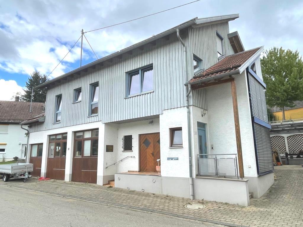 Interessantes Wohn/- Geschäftshaus für attraktive Ansprüche in Winzingen! - Außenansicht (38044)