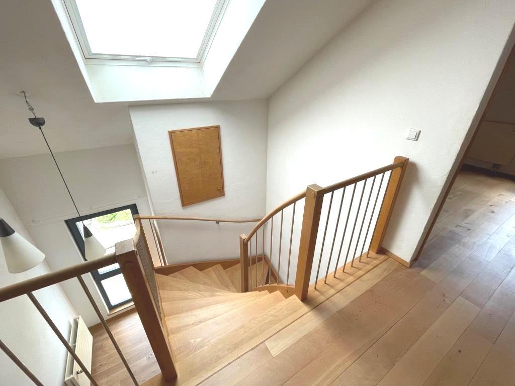 Wohnen & Arbeiten! Gemütliches Wohn/- Geschäftshaus in Winzingen! - Flur (36502)