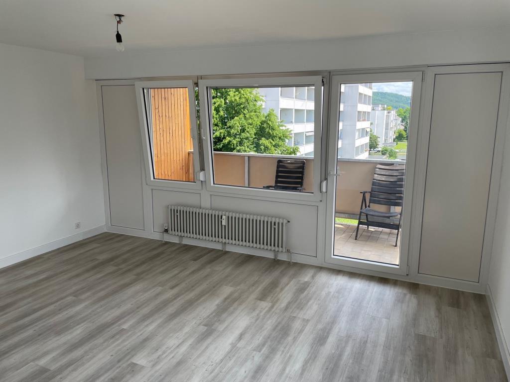 Neuwertige 3 Zimmer-Wohnung mit Süd-Balkon & Aufzug in toller Wohnlage! - Wohnzimmer (40383)
