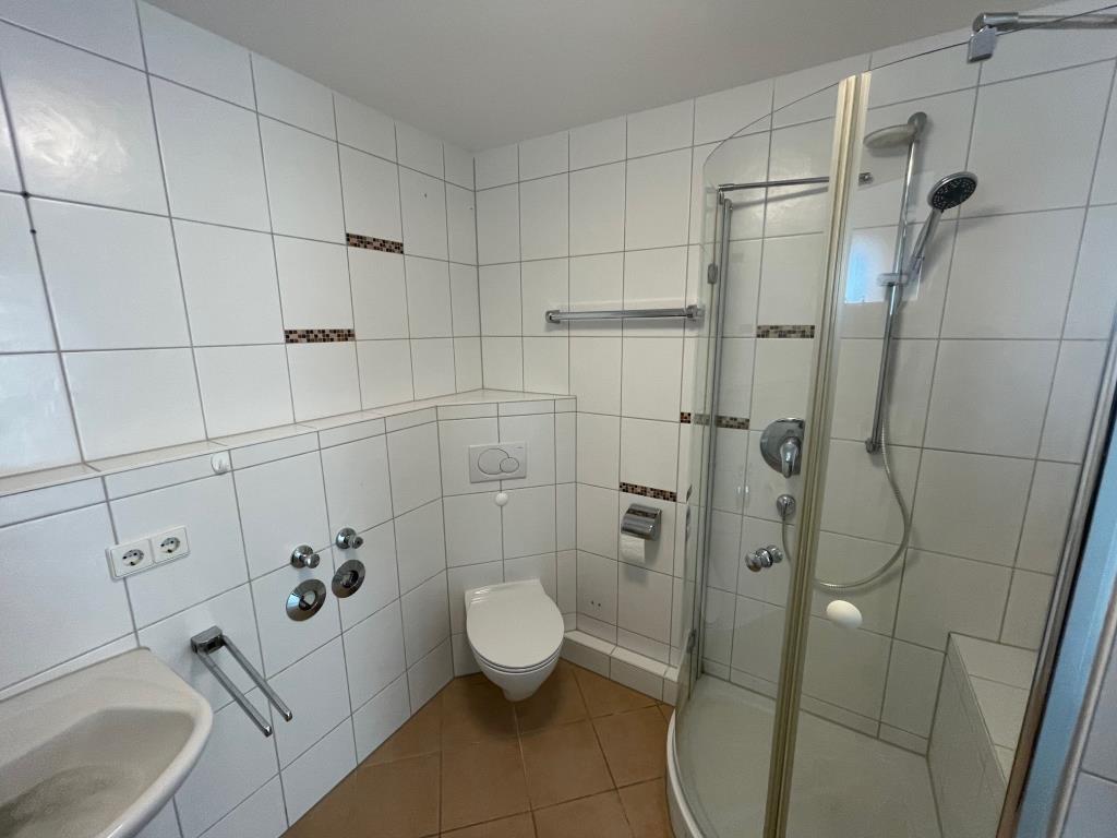 Attraktives Angebot! Moderne 3 Zimmer-Wohnung mit Balkon & Aufzug! - Bad (40274)