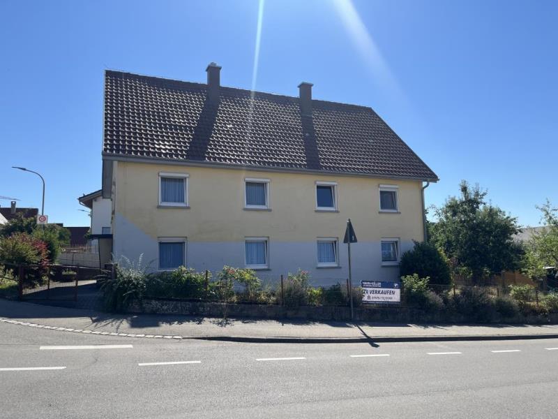 Gestalten Sie Ihr neues Zuhause – freistehendes Einfamilienhaus mit Entwicklungspotenzial - Außenansicht 2 (51148)