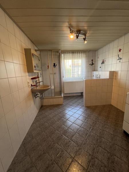 Gestalten Sie Ihr neues Zuhause – freistehendes Einfamilienhaus mit Entwicklungspotenzial - Badezimmer EG (51153)