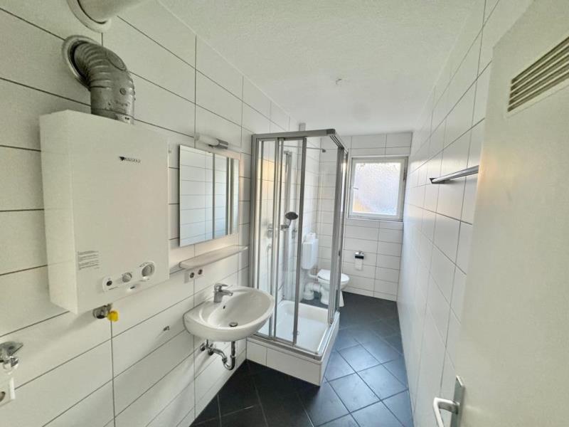 Sichern Sie sich diese gemütliche 3 Zimmer-Wohnung mit 2. Balkone! - Bad (45184)