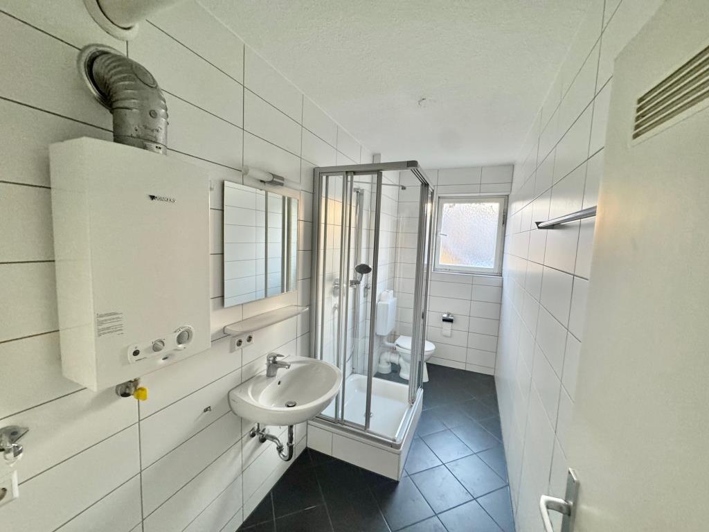 Sichern Sie sich diese gemütliche 3 Zimmer-Wohnung mit 2. Balkone! - Bad (43202)