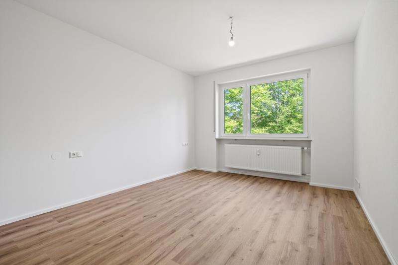 Möchtest auch du einfach einziehen und dich wohlfühlen? Renovierte 3 1/2- Zimmer-Wohnung! - Schlafen (45385)