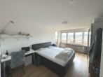 Schlafzimmer - Attraktive Gelegenheit! Renovierte 3 Zimmer-Wohnung mit sonnigem Balkon!