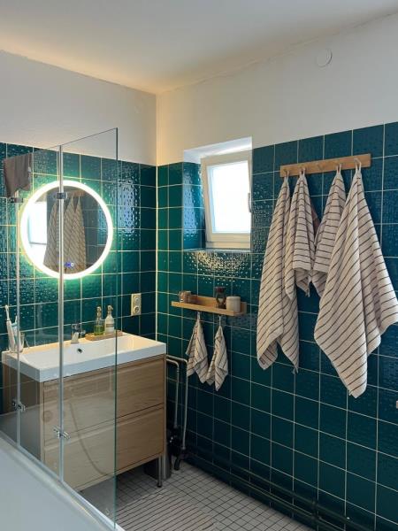 Altbau-Charme mit Marktplatzblick – besondere 3-Zimmer-Wohnung im Obergeschoß! - Bad (51467)