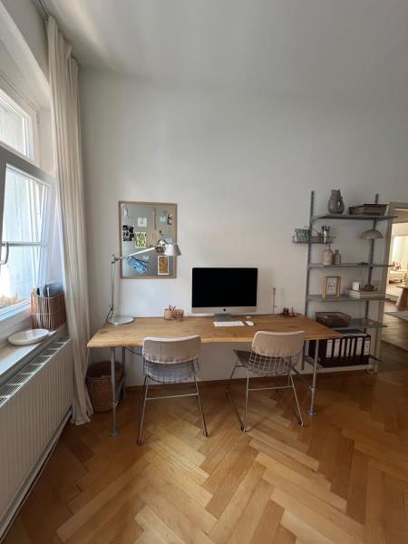 Altbau-Charme mit Marktplatzblick – besondere 3-Zimmer-Wohnung im Obergeschoß! - Arbeiten (51465)