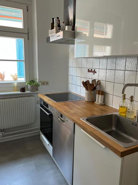 Altbau-Charme mit Marktplatzblick – besondere 3-Zimmer-Wohnung im Obergeschoß! - Küchenbereich 2 (51468)