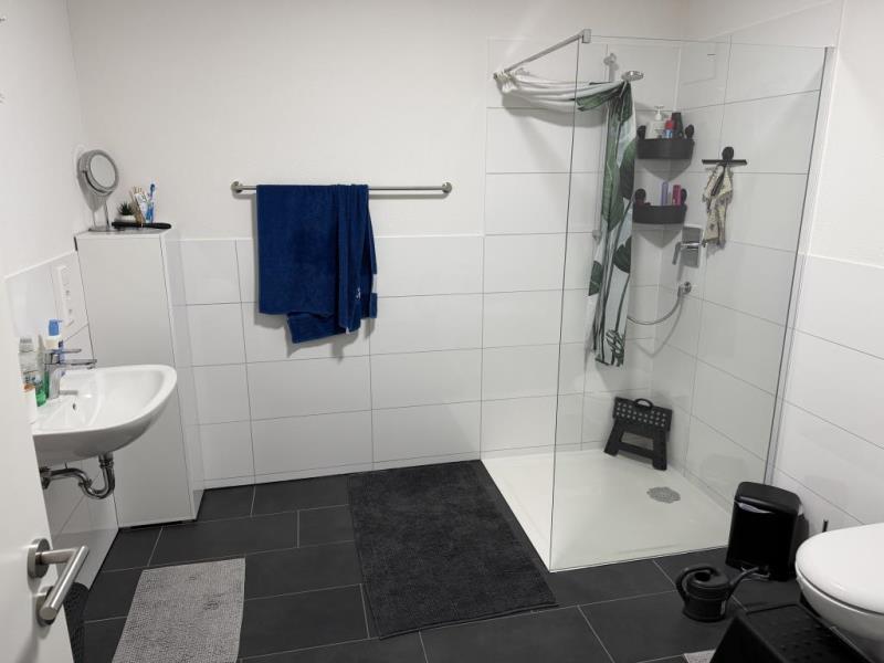 Große 2 Zimmer-Wohnung mit Balkon und ansprechendem Wohnkomfort! - Blick Bad (46104)