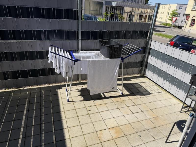 Große 2 Zimmer-Wohnung mit Balkon und ansprechendem Wohnkomfort! - Terasse/Balkon (46107)