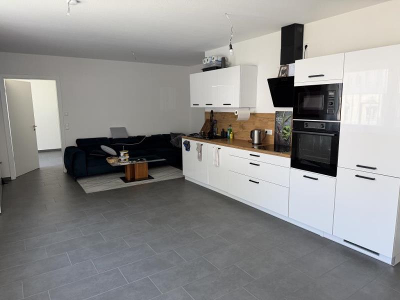 Große 2 Zimmer-Wohnung mit Balkon und ansprechendem Wohnkomfort! - Wohnen und offene Küche (46103)