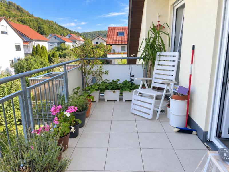 Gemütlicher Wohlfühlcharakter! Ideale 5 Zimmer-Wohnung mit toller Fernsicht! - Balkon (53523)
