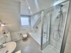 Badezimmer - Dachstudio, Traum für Singles&Paare! Lichtdurchflutete Wohnung im Zentrum von Aichwald-Schanbach!