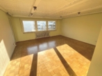 Wohnzimmer - Seltene Gelegenheit! Interessante 3,5 Zimmer-Wohnung mit sonnigen Balkon!