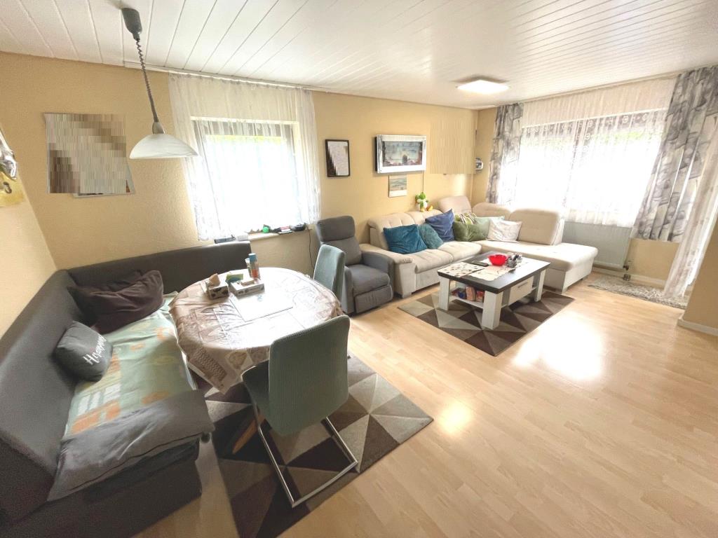 Diese gemütliche 4 Zimmer-Wohnung wird Sie garantiert überzeugen! - Wohn/- Essbereich (36652)