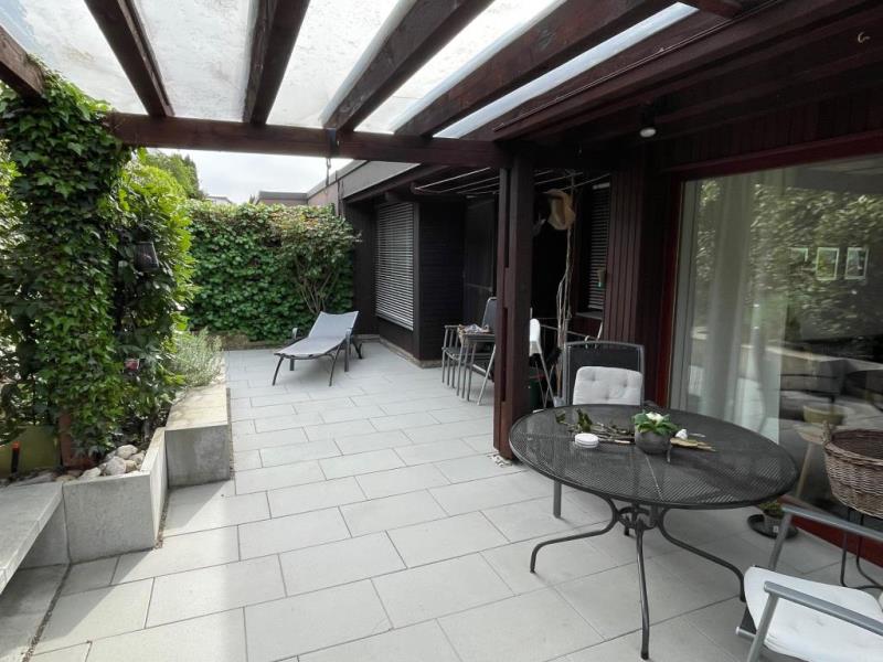 Exklusiver Flair! Freistehendes modernes Traumhaus in gehobener Wohnlage! - Terrasse (45829)