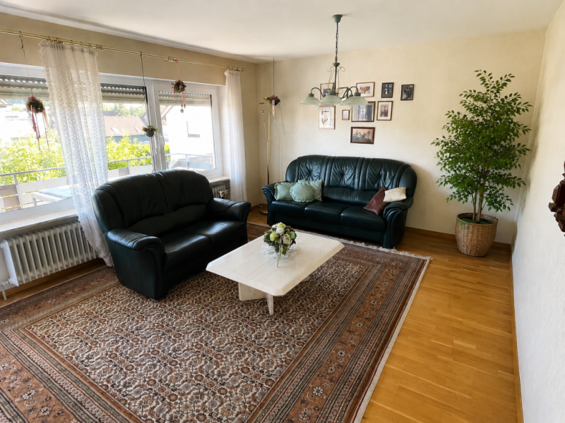 Einziehen & Wohlfühlen! Charmante Doppelhaushälfte in Notzingen! - Wohnzimmer (51117)