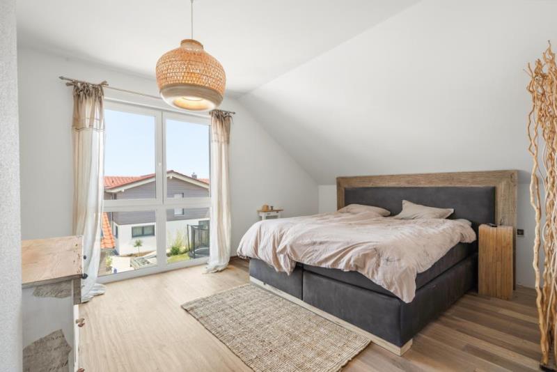 Modernes, freistehendes Einfamilienhaus mit Traumgrundstück und moderner Technik! - Schlafen (48722)