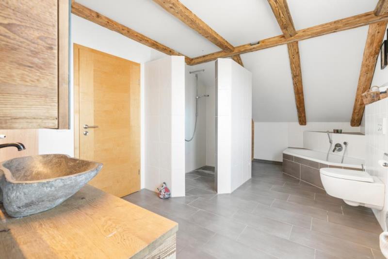 Modernes, freistehendes Einfamilienhaus mit Traumgrundstück und moderner Technik! - Hauptbad (48216)