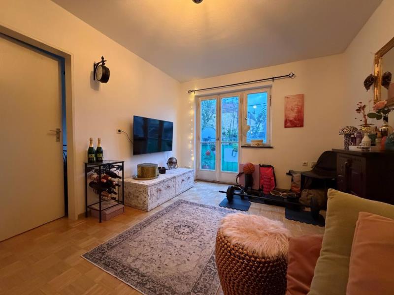 Charmante 2-Zimmer-Wohnung mit Balkon in zentraler Lage von Stuttgart-West - Wohnzimmer (51565)