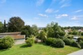 Frei stehendes Zweifamilienwohnhaus mit traumhaftem Ausblick über die Dächer von Biberach! - Blick Garten