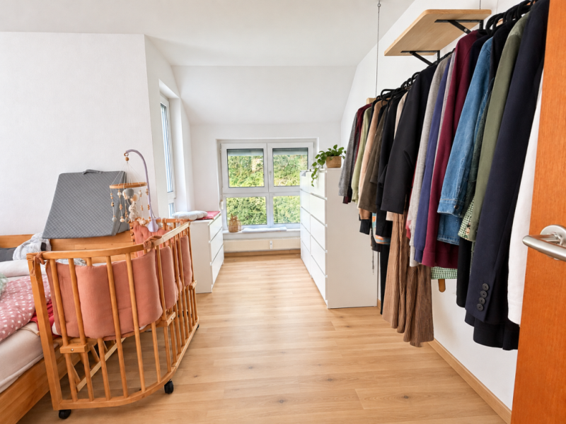 Attraktive 3-Zimmer-Wohnung mit Einbauküche, Balkon & Terrasse in zentraler Lage - Schlafen (54260)