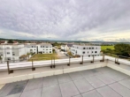 Balkon - Neubau! Attraktive 3 Zimmer DG-Wohnung mit tollem Blick ins Grüne!