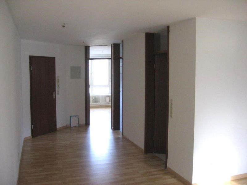 Interessantes Angebot! Attraktive 2 Zimmer-Wohnung mit sonnigem Balkon! - Flur (44731)