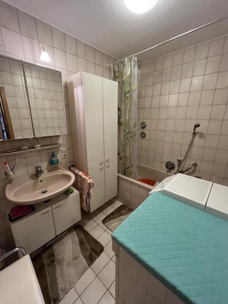 Großzügige 2 1/2 Zimmer-Wohnung im Herzen der Stadt - eine äußerst interessante Kapitalanlage! - Badezimmer (51979)