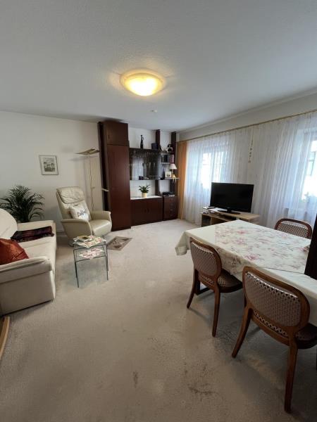 Großzügige 2 1/2 Zimmer-Wohnung im Herzen der Stadt - eine äußerst interessante Kapitalanlage! - Wohnzimmer (51976)
