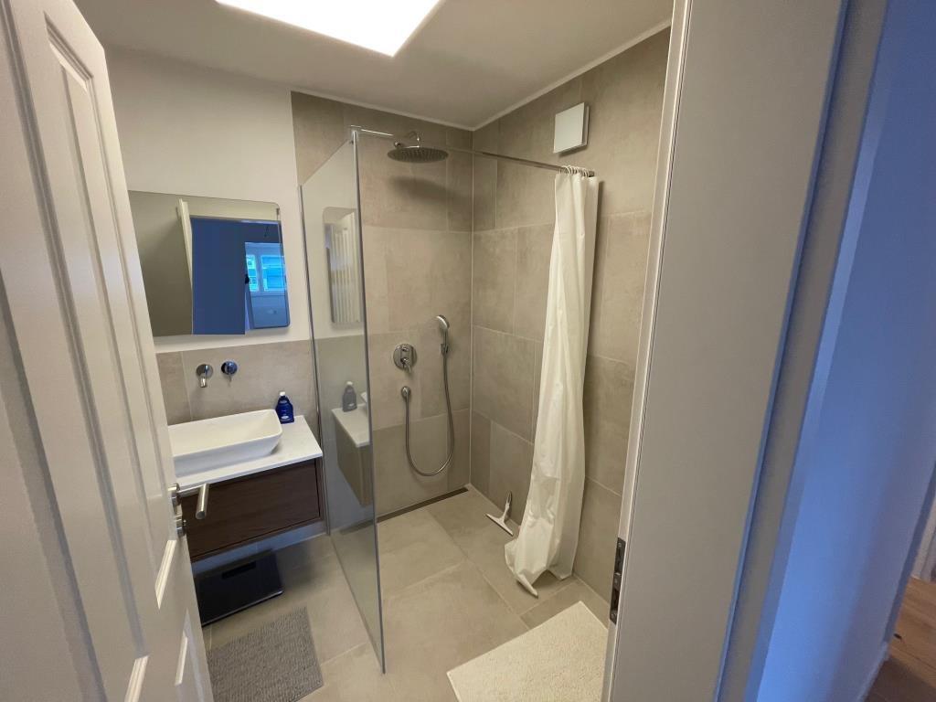 Für gehobene Ansprüche! Stilvolle 3 Zimmer-Wohnung mit Balkon in Esslingen! - Tageslichtbad (39958)