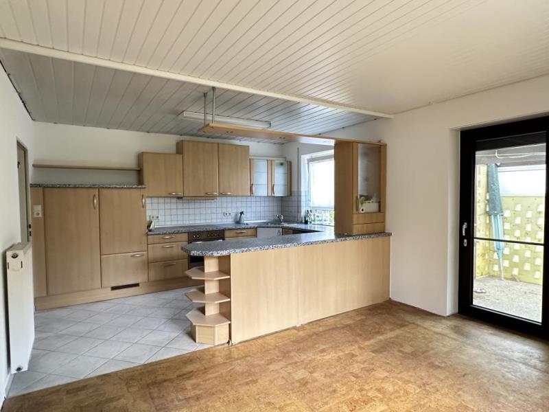Frisch renovierte 4 Zimmer-Wohnung im EG mit eigenem, großen Garten! - Küche (49566)