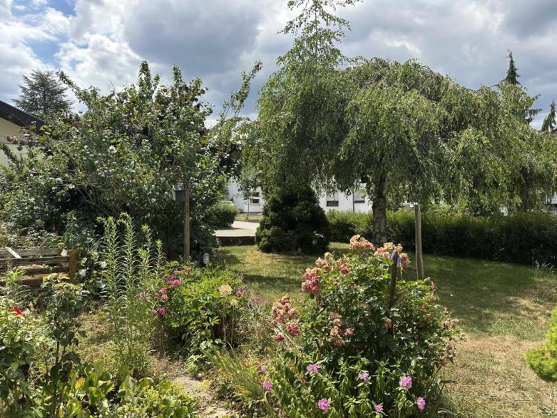 Frisch renovierte 4 Zimmer-Wohnung im EG mit eigenem, großen Garten! - Garten (49559)