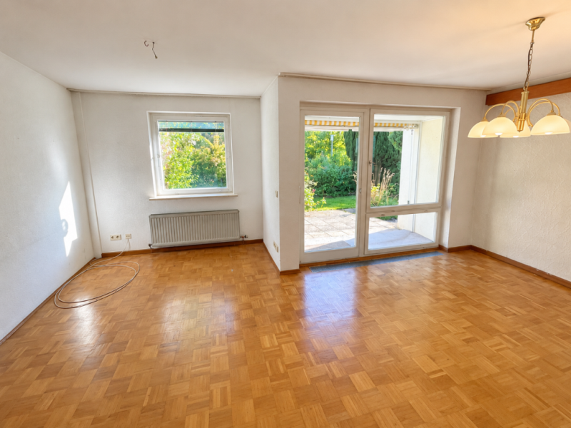 Freiraum für neue Ideen! Reiheneckhaus mit großem Garten in Mutlangen! - Wohnzimmer (53842)