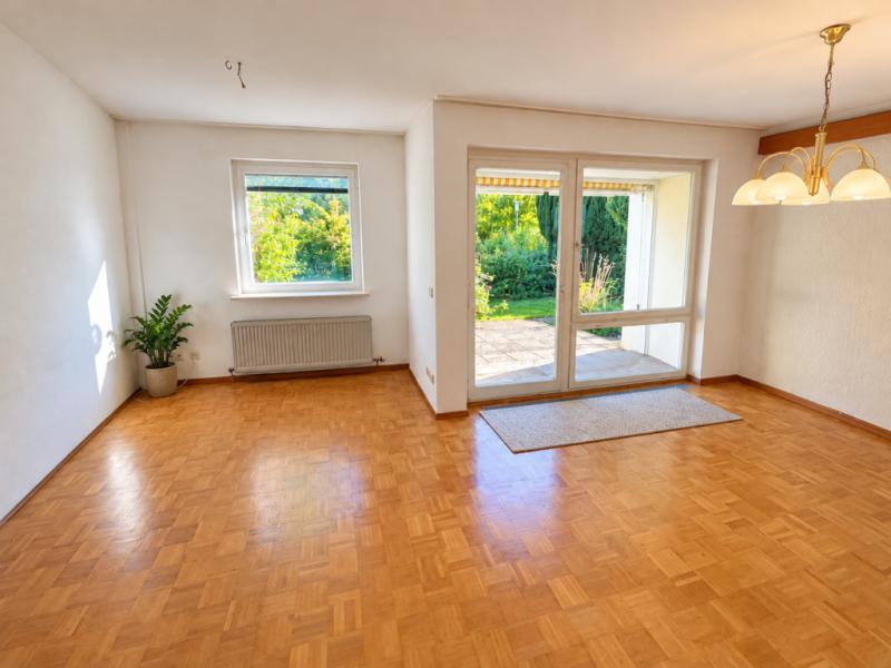 Renovieren & Wohlfühlen! Einmaliges Reiheneckhaus mit Terrasse & Garten! - Wohnbereich (53932)