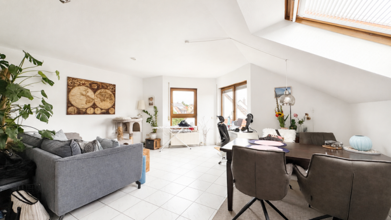 Seltene Gelegenheit! Interessante 2 Zimmer-Wohnung mit Balkon in Ludwigsburg! - Wohn/- Essbereich (51850)