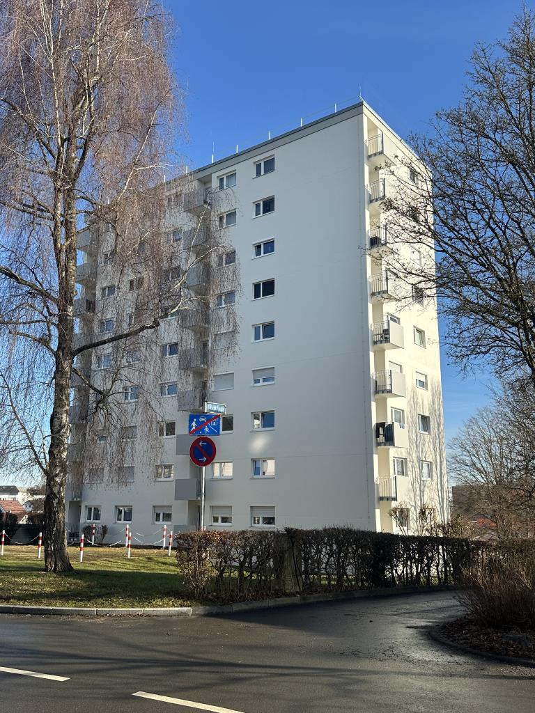 Kapitalanlage mit Weitblick – 2-Zimmer-Wohnung im 7. Obergeschoss mit Balkon - Außenansicht (42531)