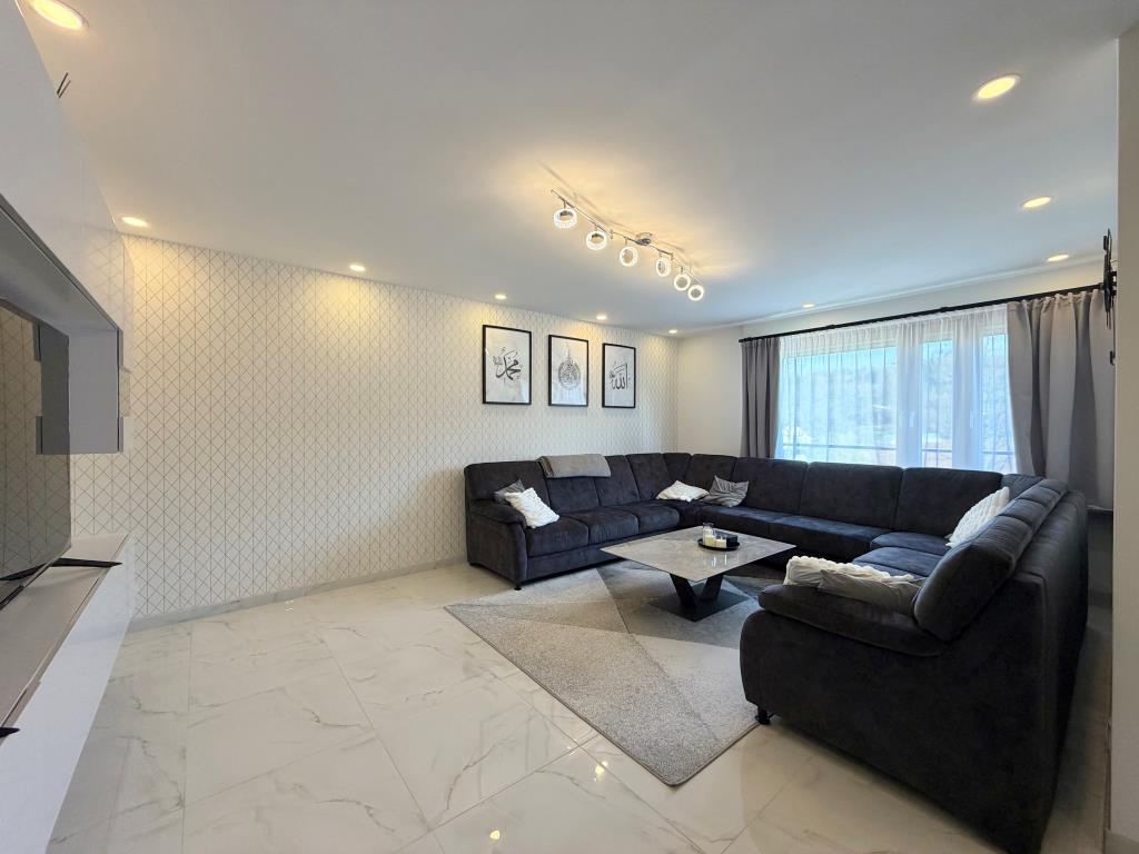 Platz für die Familie! Moderne 4 Zimmer-Wohnung mit 2. Balkone in Esslingen! - Wohnzimmer (43589)