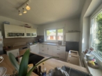 Blick Küche - Freistehendes Einfamilienhaus in beliebter Wohnlage mit schönem Garten - Das Familiendomizil!