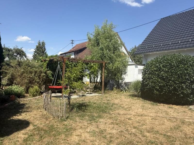 Freistehendes Einfamilienhaus in beliebter Wohnlage mit schönem Garten - Das Familiendomizil! - Blick Garten (51488)