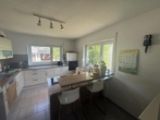 Blick Küche - Freistehendes Einfamilienhaus in beliebter Wohnlage mit schönem Garten - Das Familiendomizil!