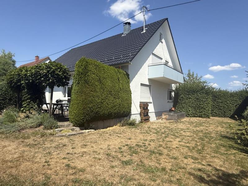 Freistehendes Einfamilienhaus in beliebter Wohnlage mit schönem Garten - Das Familiendomizil! - Blick Garten (51490)