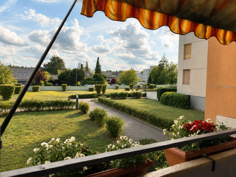 Charmanter Wohntraum! Attraktive 4 Zimmer-Wohnung in toller Wohnlage! - Balkonaussicht (50951)