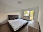 Schlafzimmer - Sofort beziehbar ! Modernisierte 3 - Zimmer Wohnung mit Balkon und Garten!