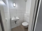 WC - Sofort beziehbar ! Modernisierte 3 - Zimmer Wohnung mit Balkon und Garten!