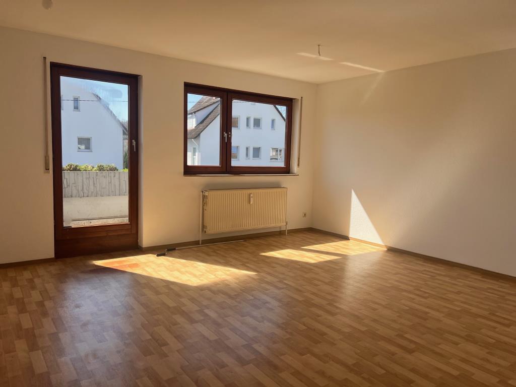 Ideale Lage! Gemütliche 2 Zimmer-Wohnung mit sonnigem Balkon! - Wohn/- Essbereich (37638)
