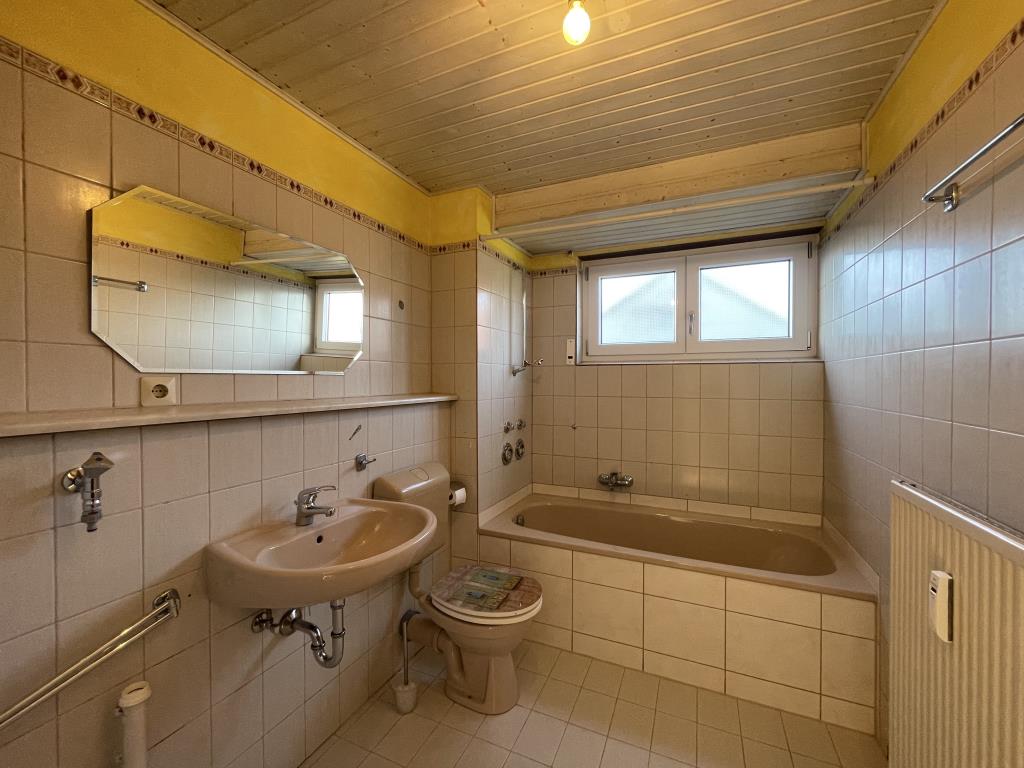 Ideale Lage! Gemütliche 2 Zimmer-Wohnung mit sonnigem Balkon! - Tageslichtbad (39351)